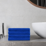 Kylpypyyhe „Dark blue towel“, 70x140 cm. Yksivärinen sininen pyyhe hienovaraisella pinnalla