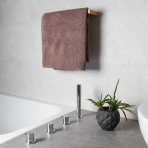 Kylpypyyhe „Light Brown towel“, 70x140 cm. Taiteltu pyyhe harmaanruskeassa sävyssä