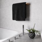 Kylpypyyhe „Obsidian Softness“, 70x140 cm. Minimalistiset mustat pyyhkeet sileällä reunalla Kylpypyyhe „Obsidian Softness“, 70x140 cm. Minimalistiset mustat pyyhkeet sileällä reunalla